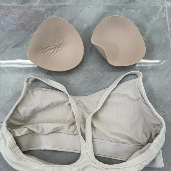 Women’s Athleta Vital Sports Bra Low Impact Workout Removable Pads Size Medium - Picture 10 of 13